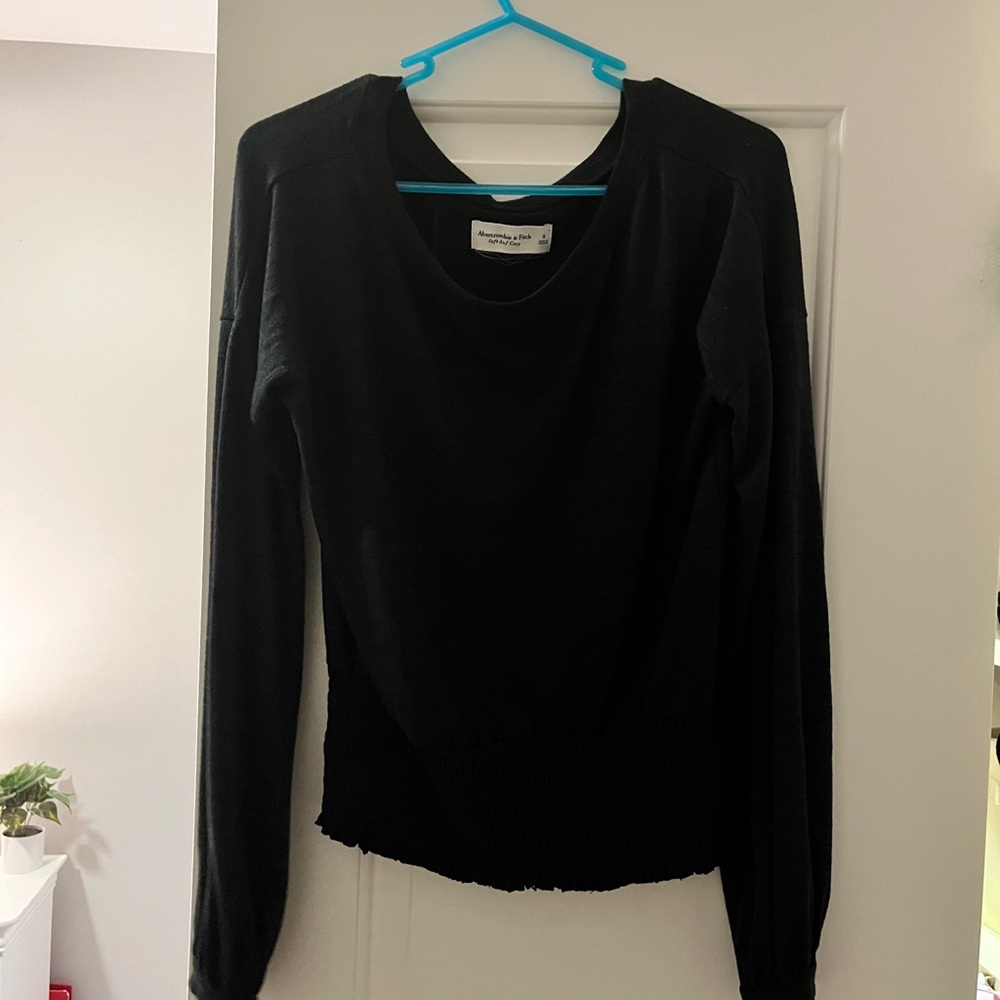 Abercrombie and Finch black soft top cinched at bottom